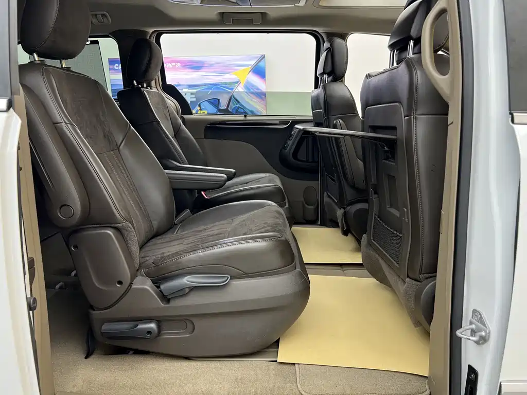Chrysler Grand Voyager 2017 — фото 17