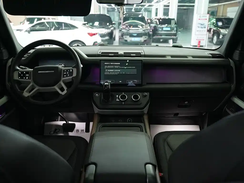 Land Rover Defender 2024 — фото 17