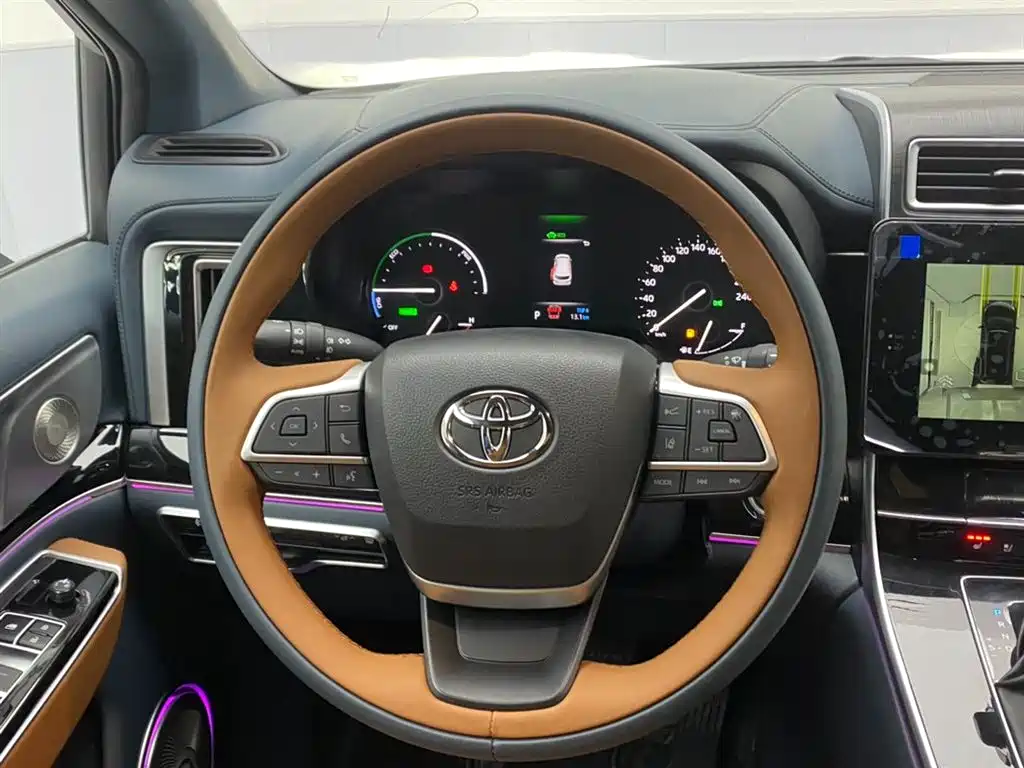 Toyota Granvia — фото 15