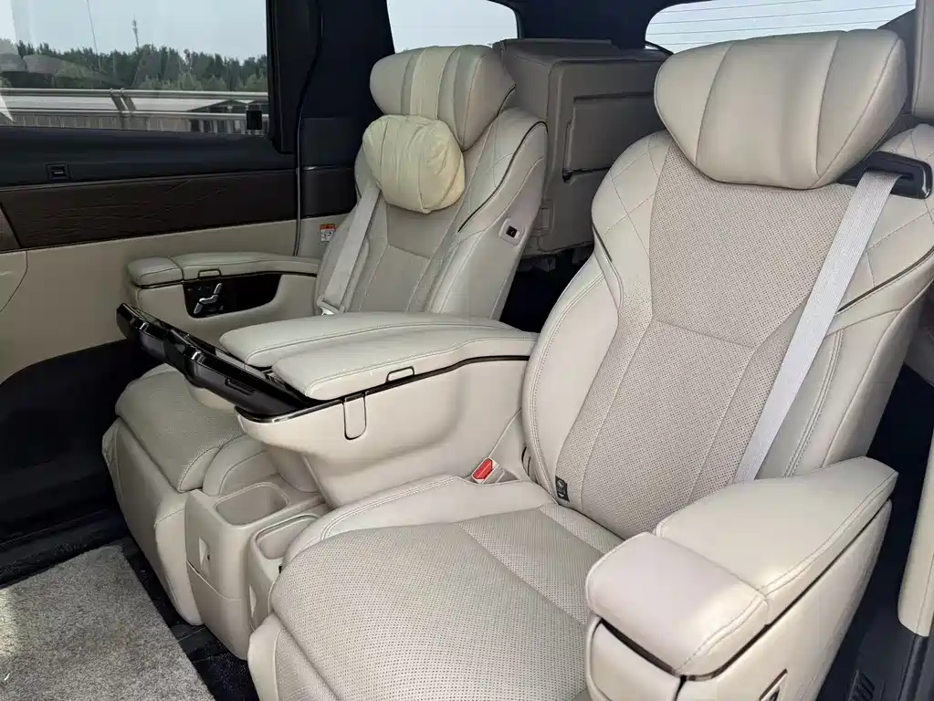 Toyota Vellfire 2023 — фото 10