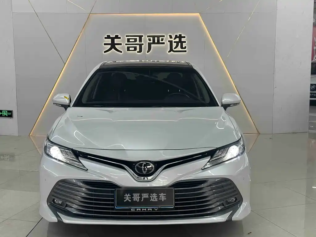 Toyota Camry 2020 — фото 2