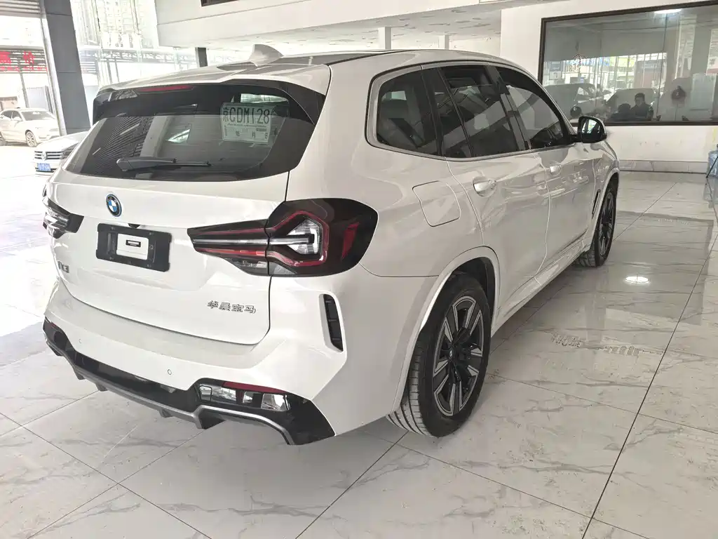 BMW iX3 2023 — фото 9