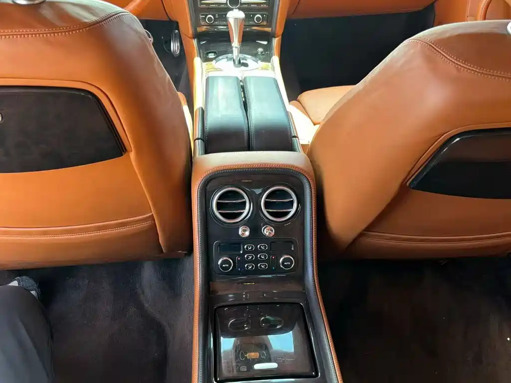 Bentley Flying Spur 2010 — фото 8