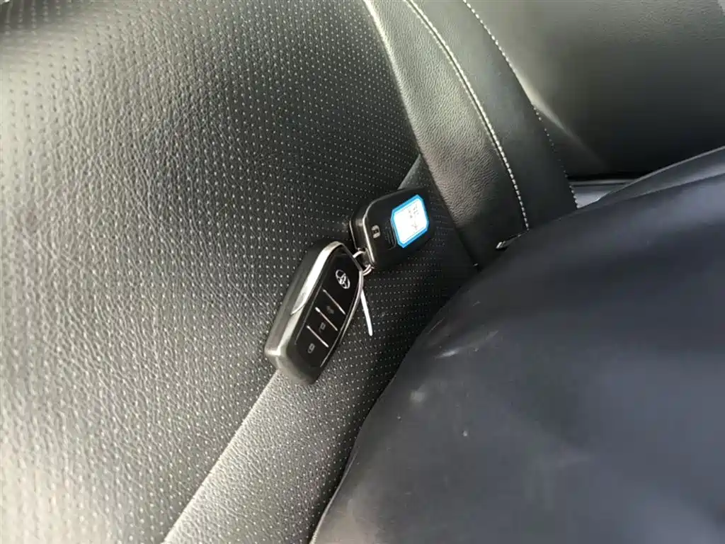 Toyota Yaris L 2021 — фото 9