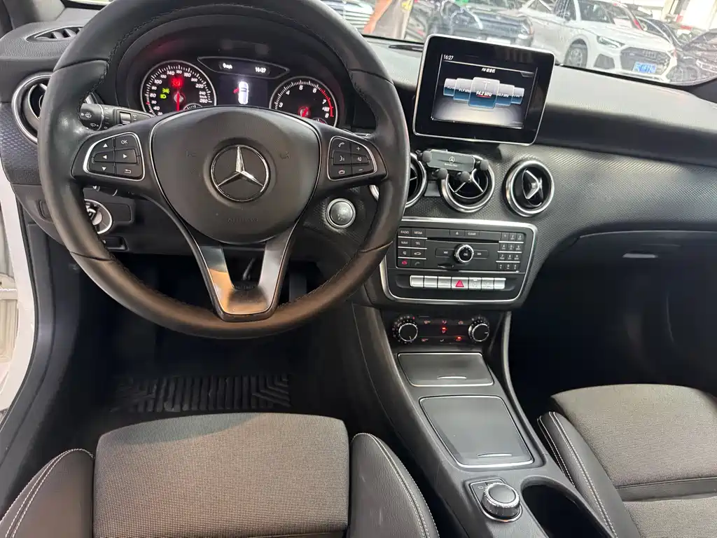 Mercedes-Benz A-Class 2017 — фото 8