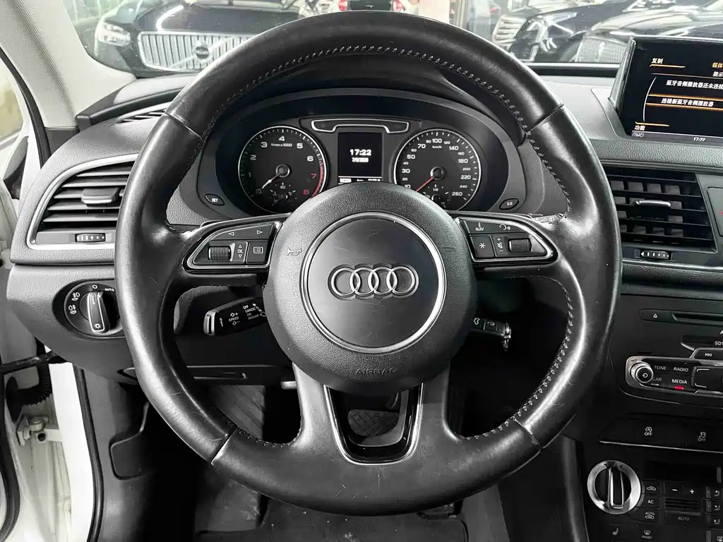 Audi Q3 2013 — фото 10