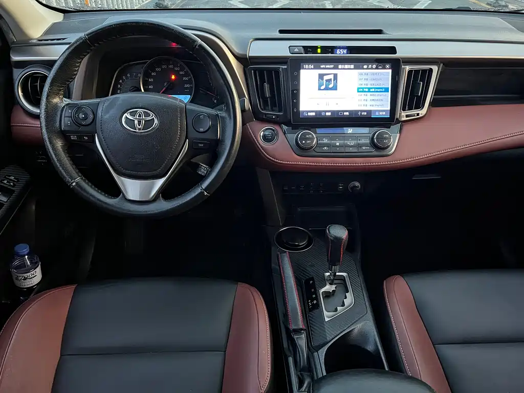 Toyota RAV4 2015 — фото 8