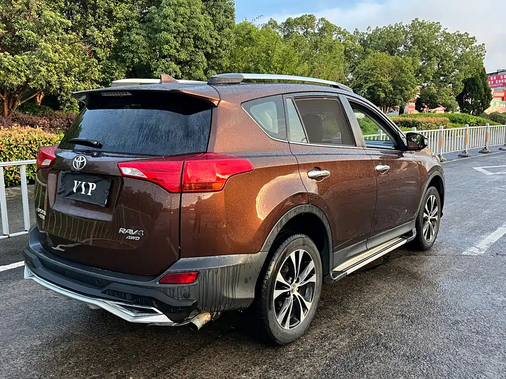 Toyota RAV4 2015 — фото 14