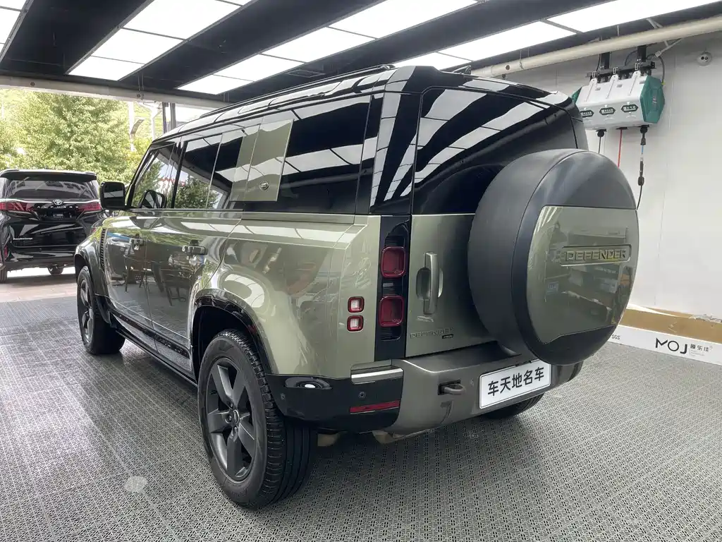 Land Rover Defender 2023 — фото 9