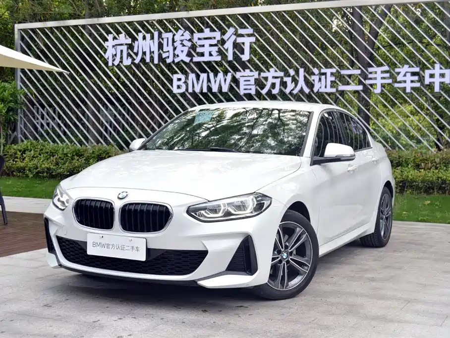BMW 1 Series 2022 — фото 1