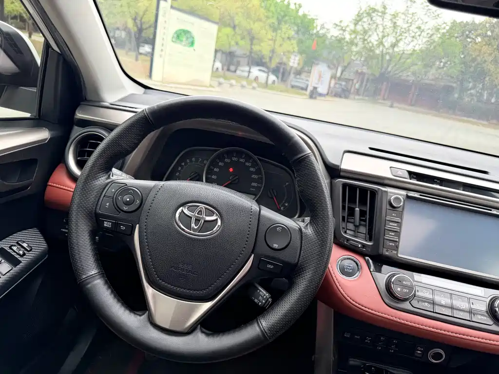 Toyota RAV4 2016 — фото 6