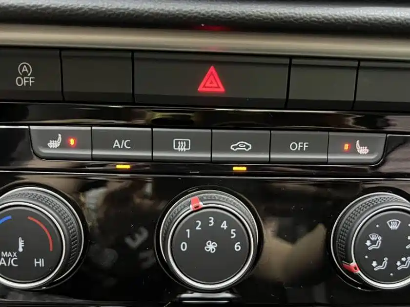Volkswagen T-Roc 2023 — фото 16