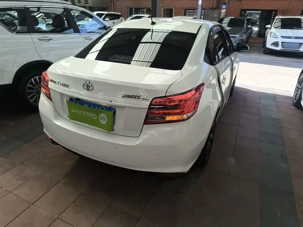 Toyota Yaris L 2021