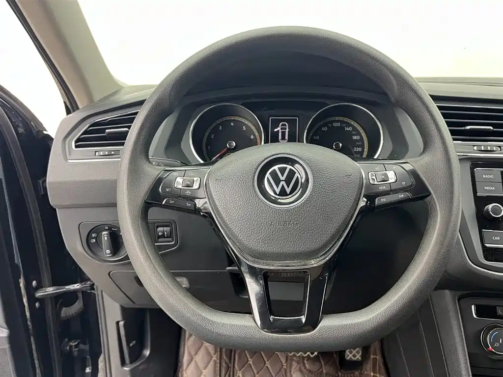 Volkswagen Tiguan L 2021 — фото 11