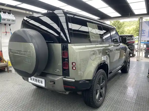 Land Rover Defender 2023