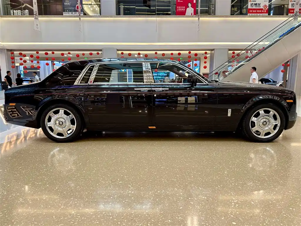 Rolls-Royce Phantom 2015 — фото 27