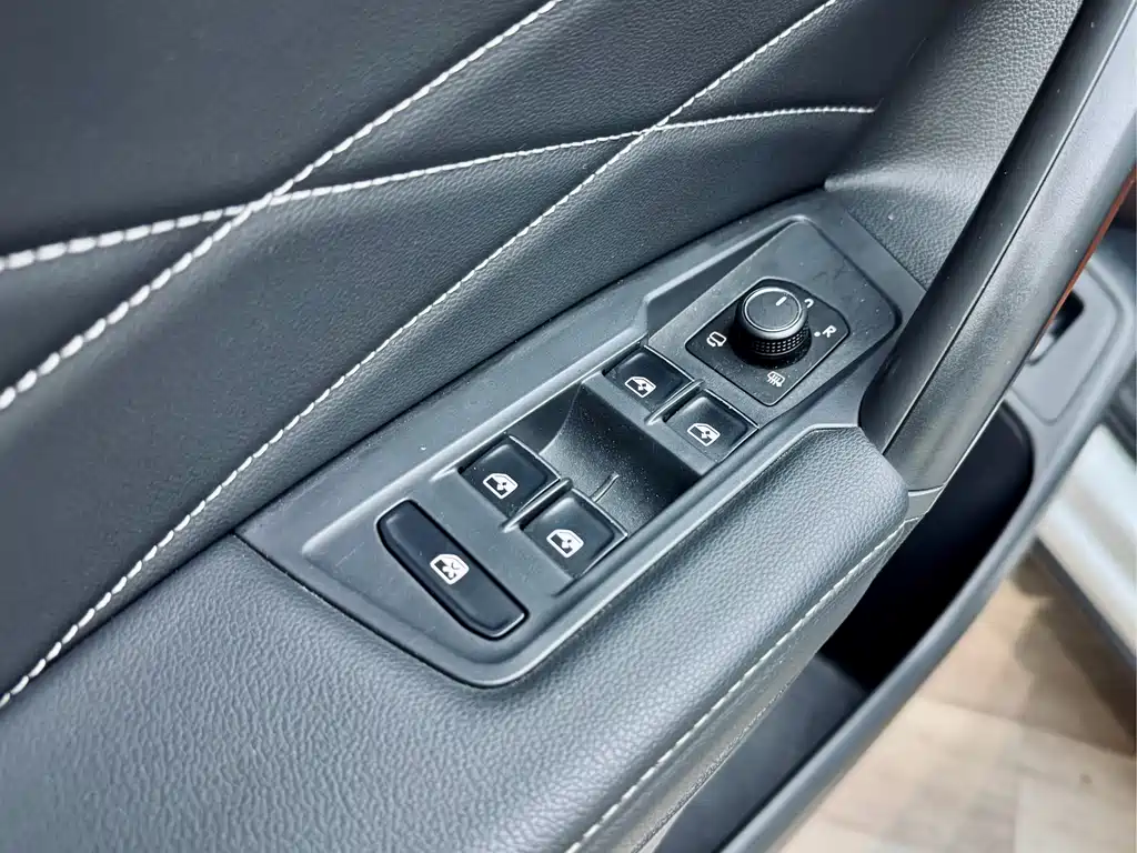 Volkswagen Tiguan L 2024 — фото 11