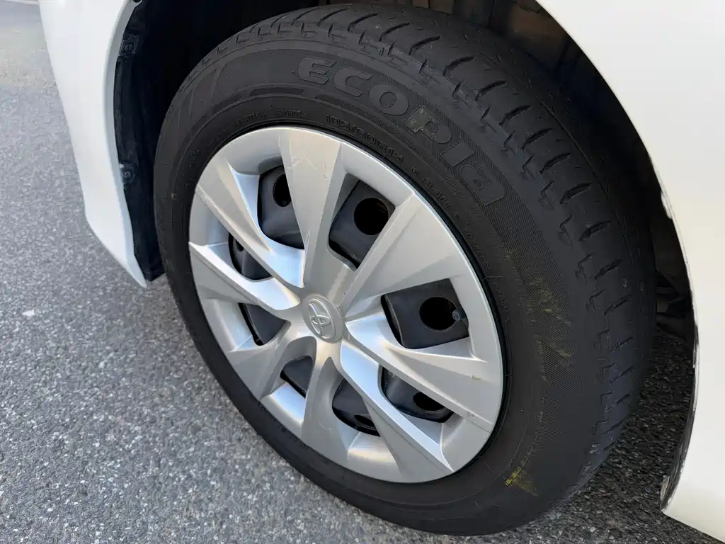Toyota Yaris L 2018 — фото 10
