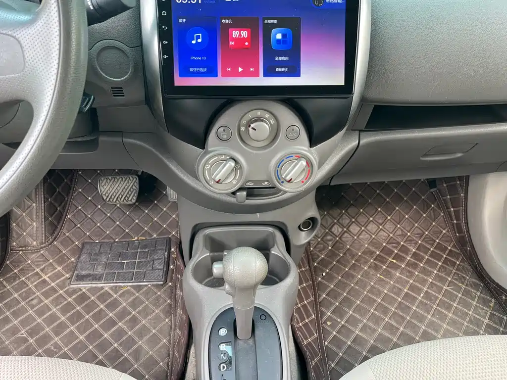 Nissan Sunny 2012 — фото 12