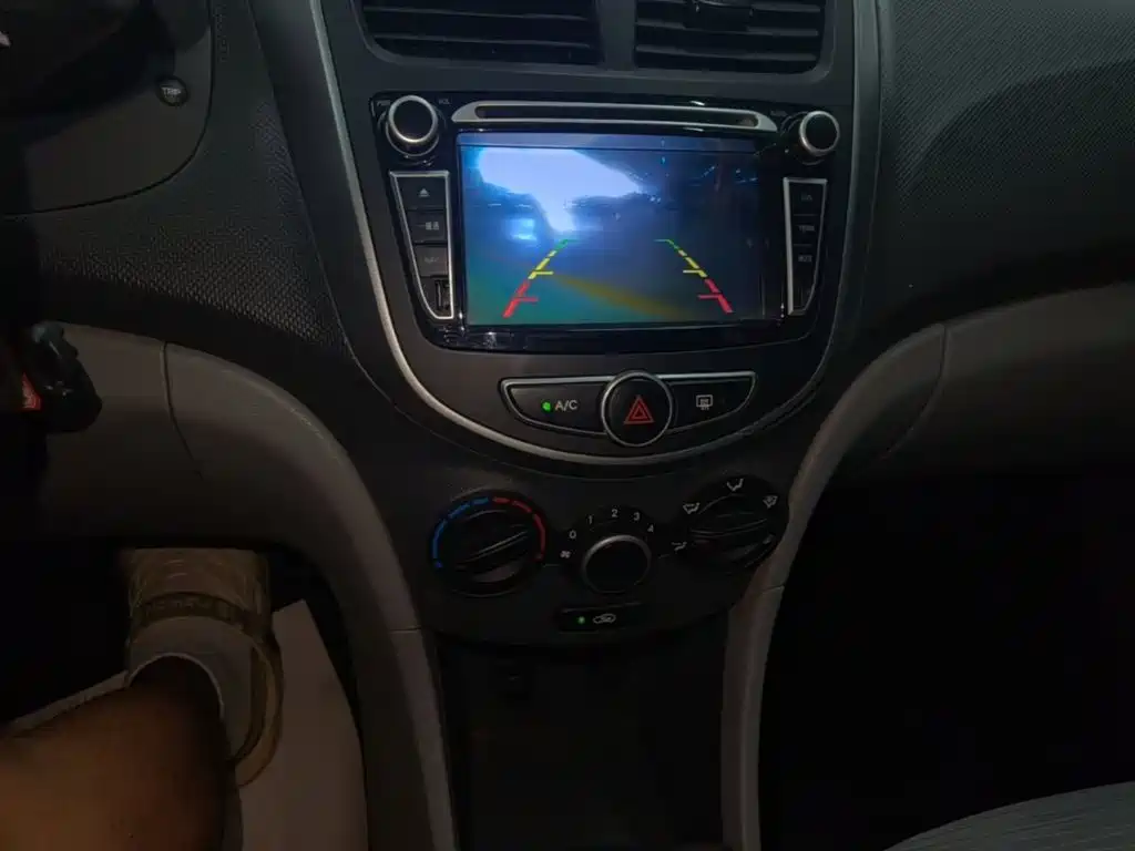 Hyundai Accent 2015 — фото 13