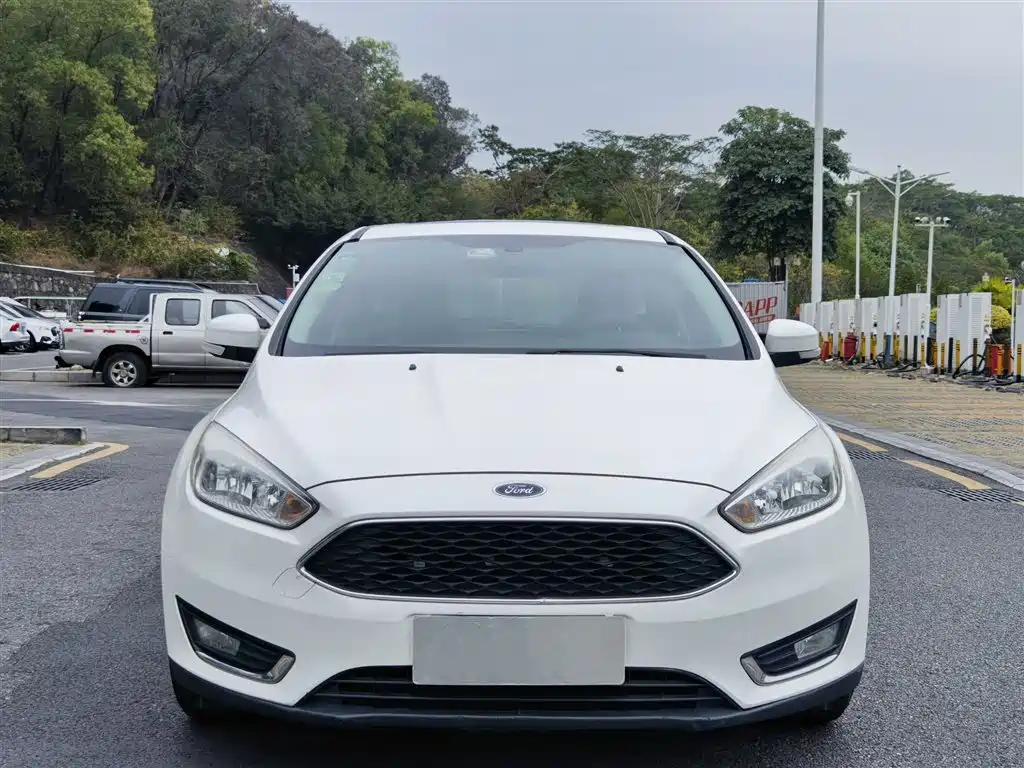 Ford Focus 2016 — фото 24
