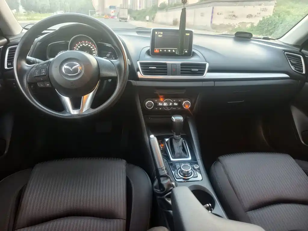 Mazda 3 Axela 2016 — фото 20