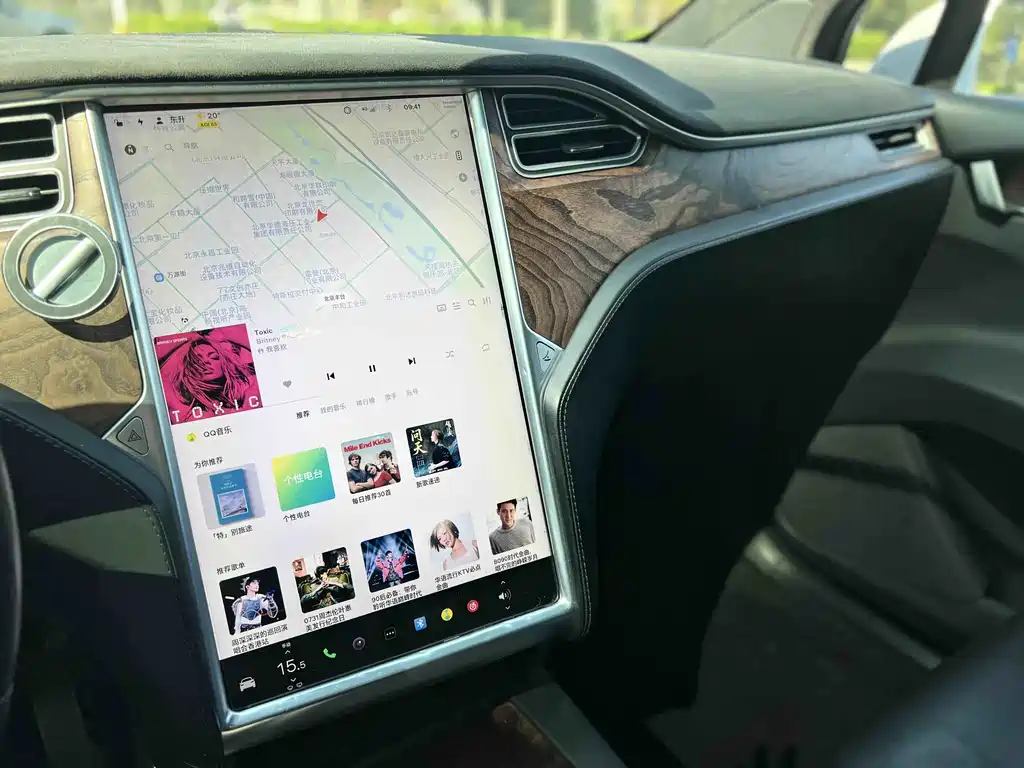 Tesla Model X 2017 — фото 9