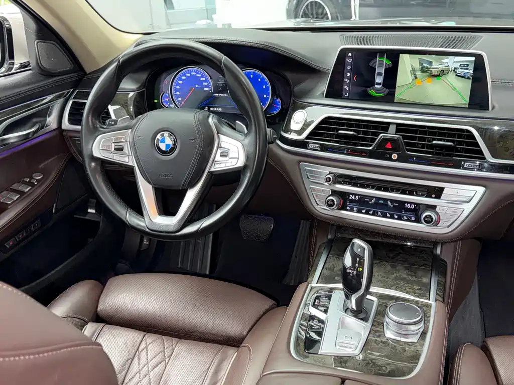 BMW 7 Series 2017 — фото 6