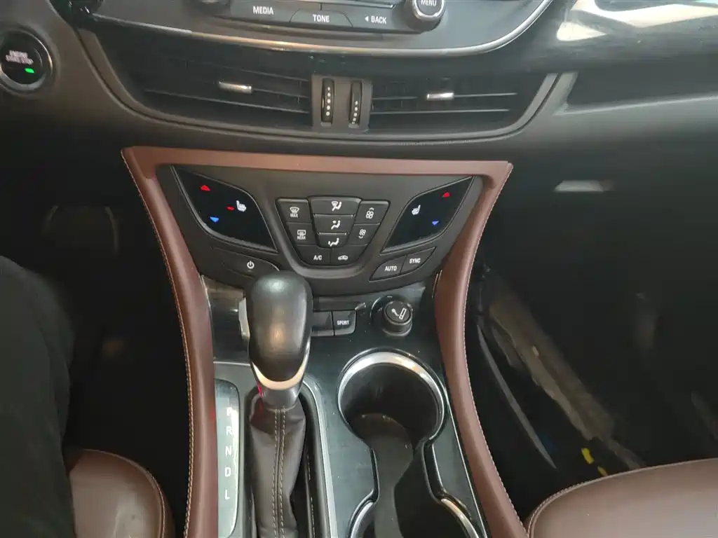 Buick Envision Plus 2019 — фото 10