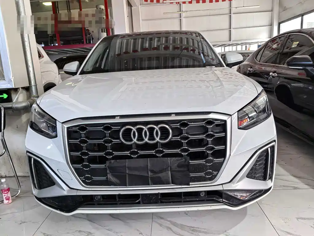 Audi Q2L 2023