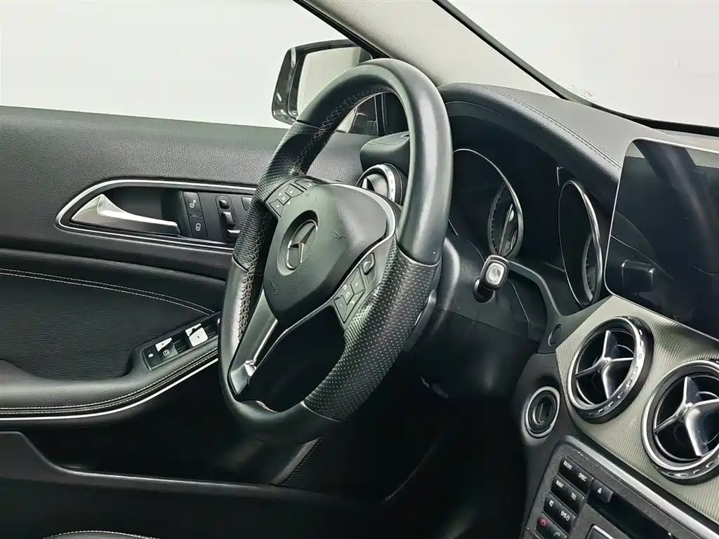 Mercedes-Benz GLA 2015 — фото 22
