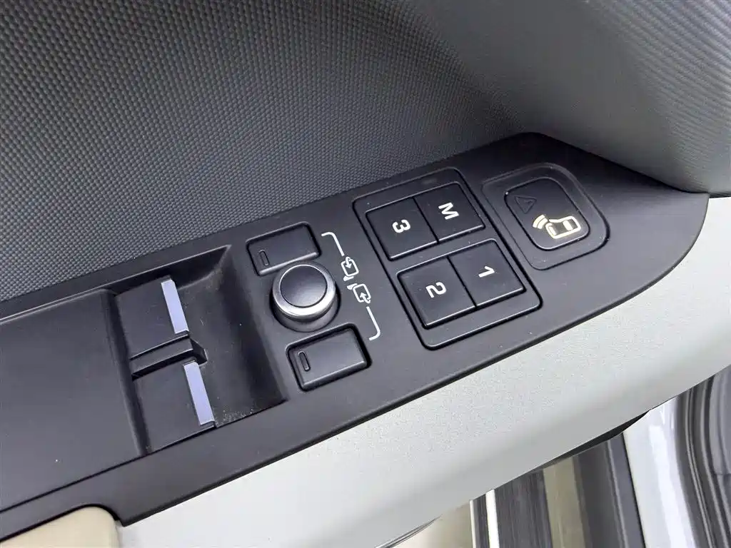 Land Rover Defender 2022 — фото 27