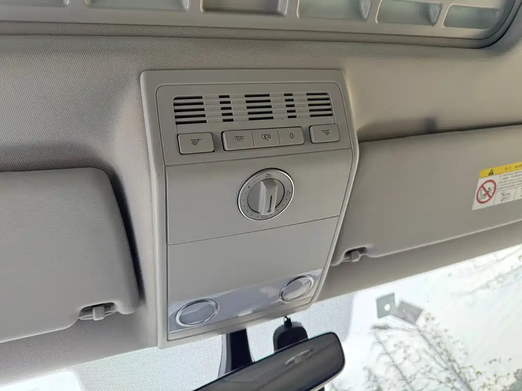 Volkswagen Multivan 2018 — фото 16
