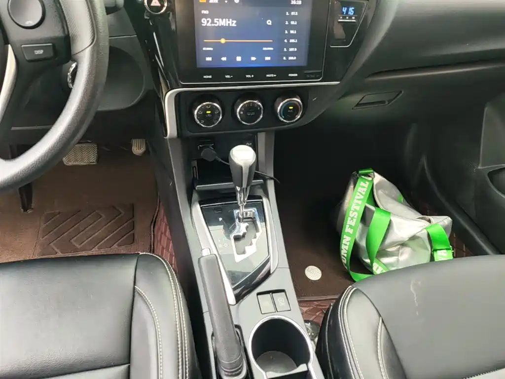Toyota Corolla 2018 — фото 14