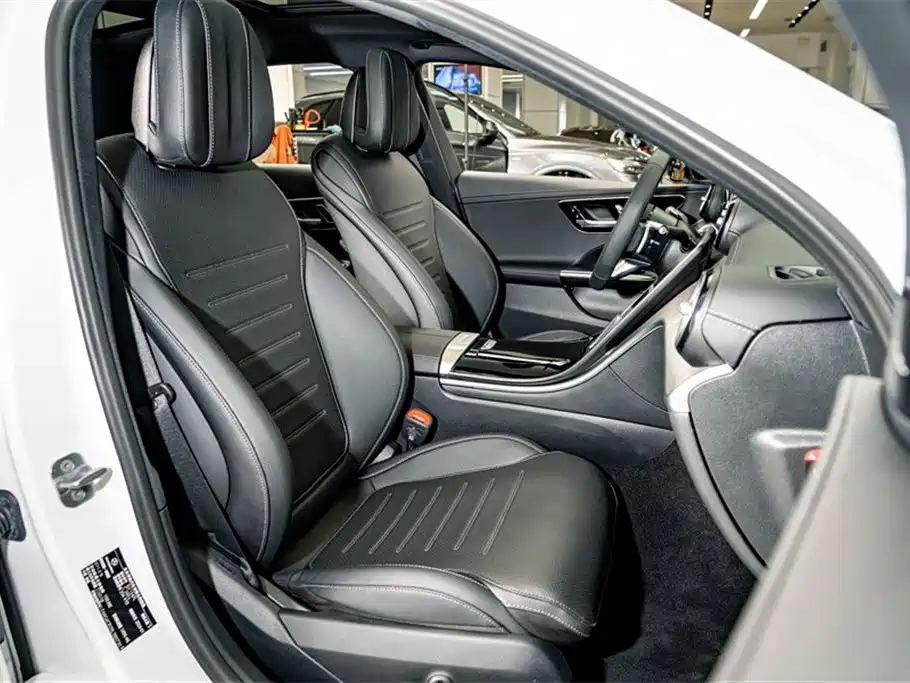 Mercedes-Benz C-Class 2024 — фото 18