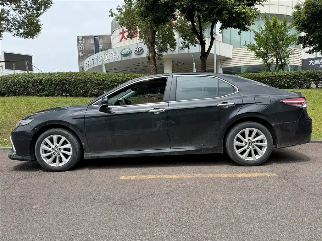 Toyota Camry 2022 — фото 3