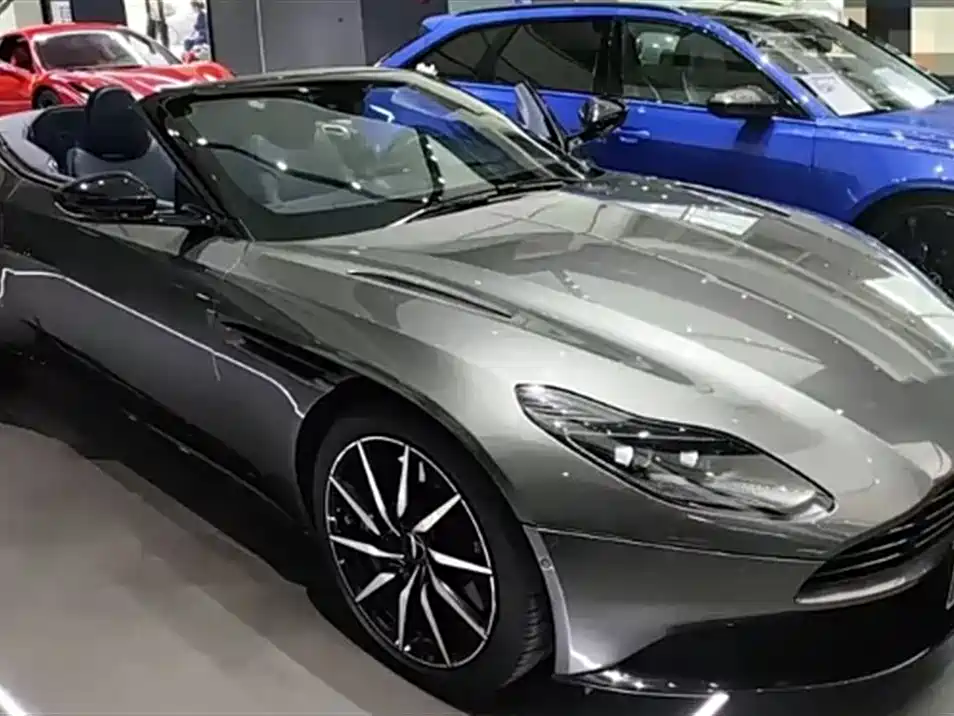 Aston Martin DB11 2021 — фото 3