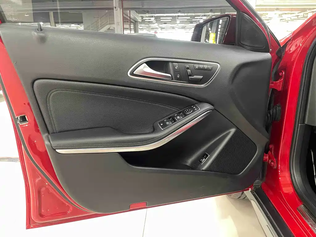 Mercedes-Benz GLA 2015 — фото 11