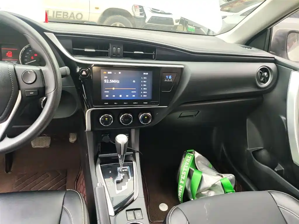 Toyota Corolla 2018 — фото 13