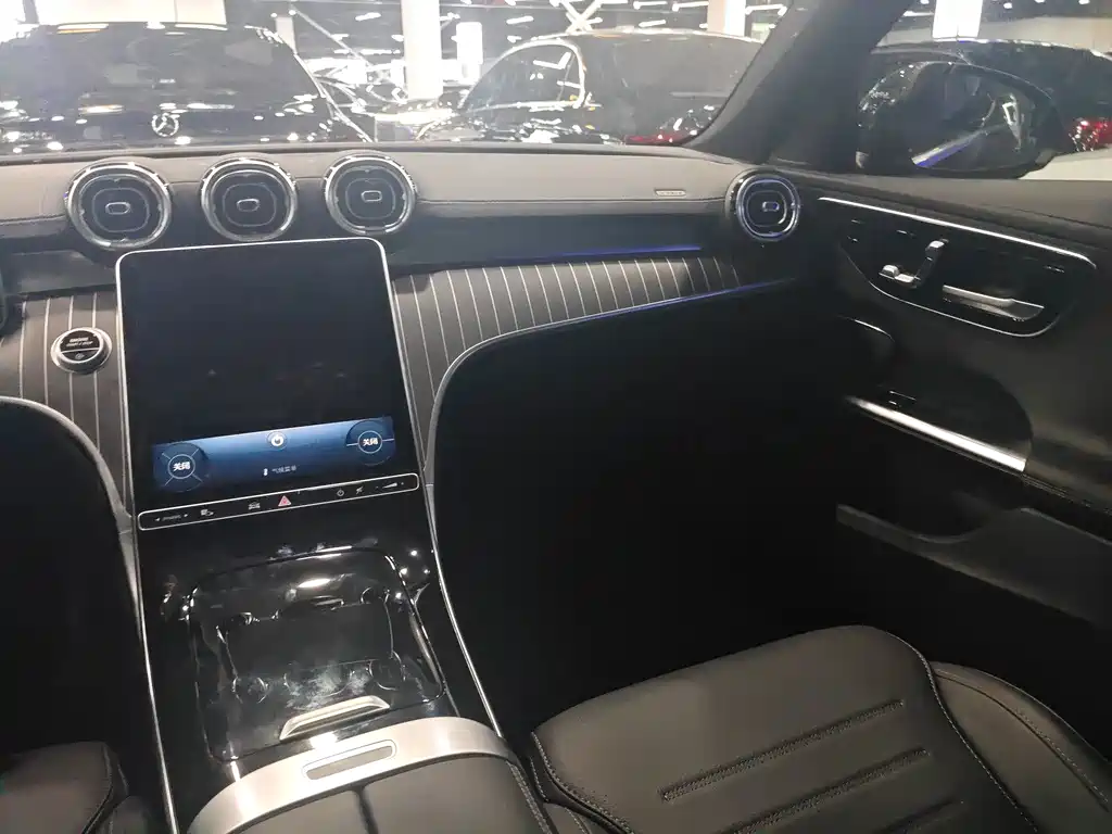 Mercedes-Benz C-Class 2025 — фото 14