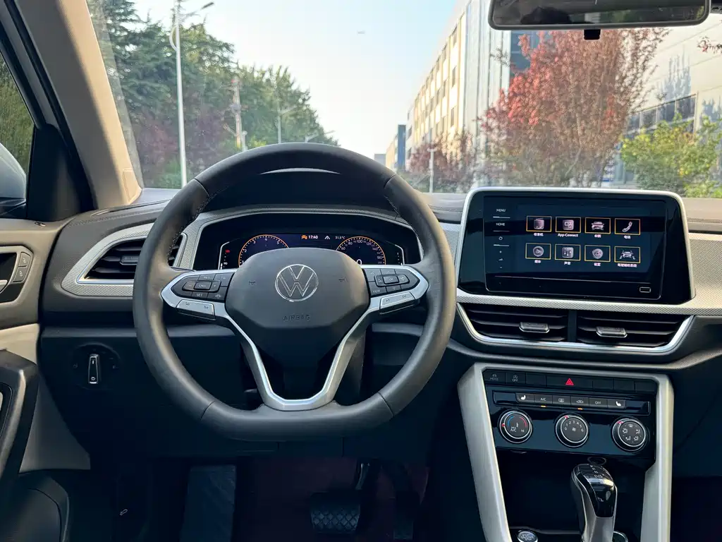 Volkswagen T-Roc 2023 — фото 16
