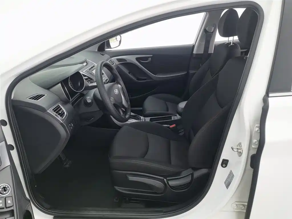 Hyundai Elantra Langdong 2016 — фото 10