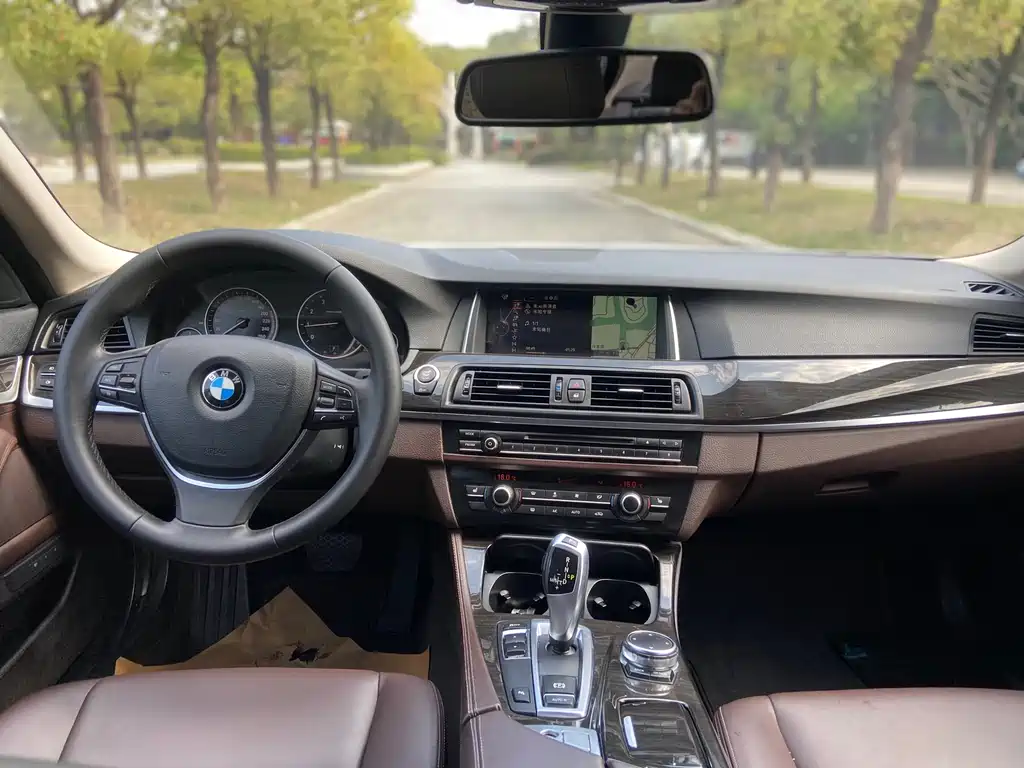 BMW 5 Series 2016 — фото 8