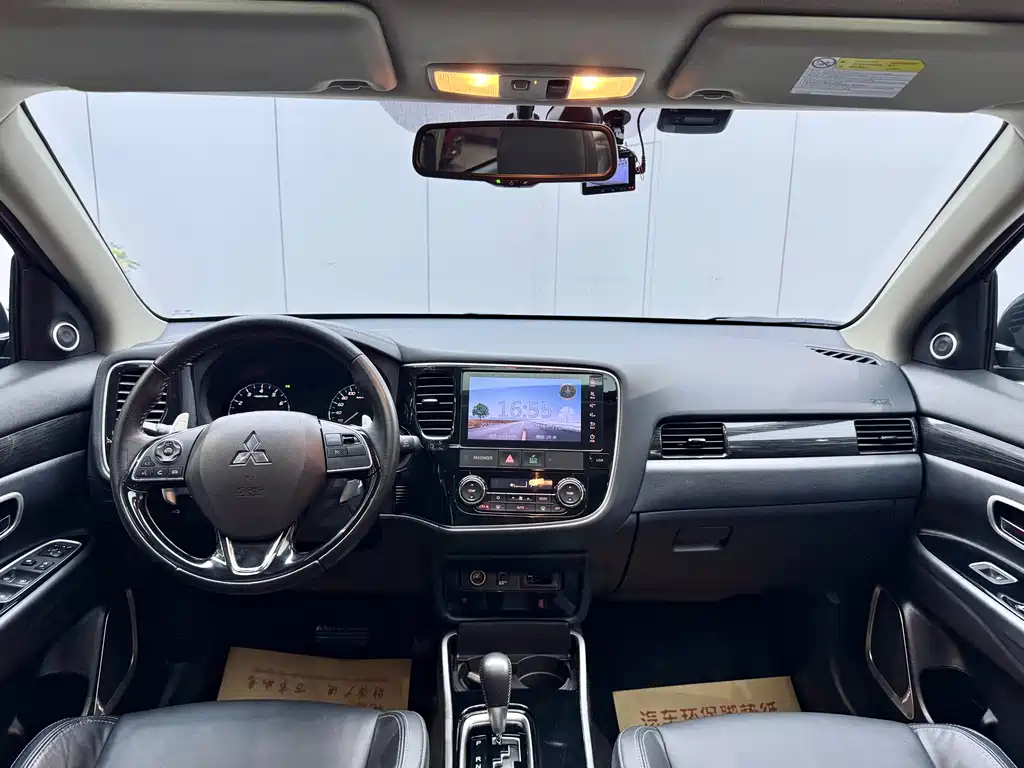 Mitsubishi Outlander 2018 — фото 20