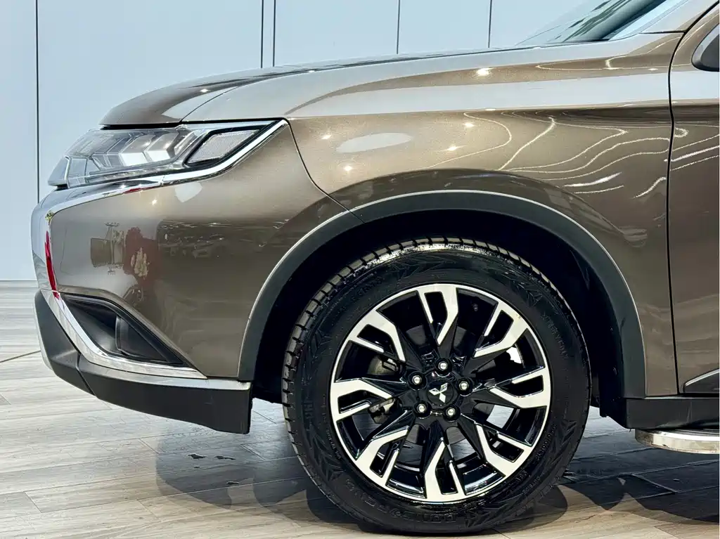 Mitsubishi Outlander 2018 — фото 28