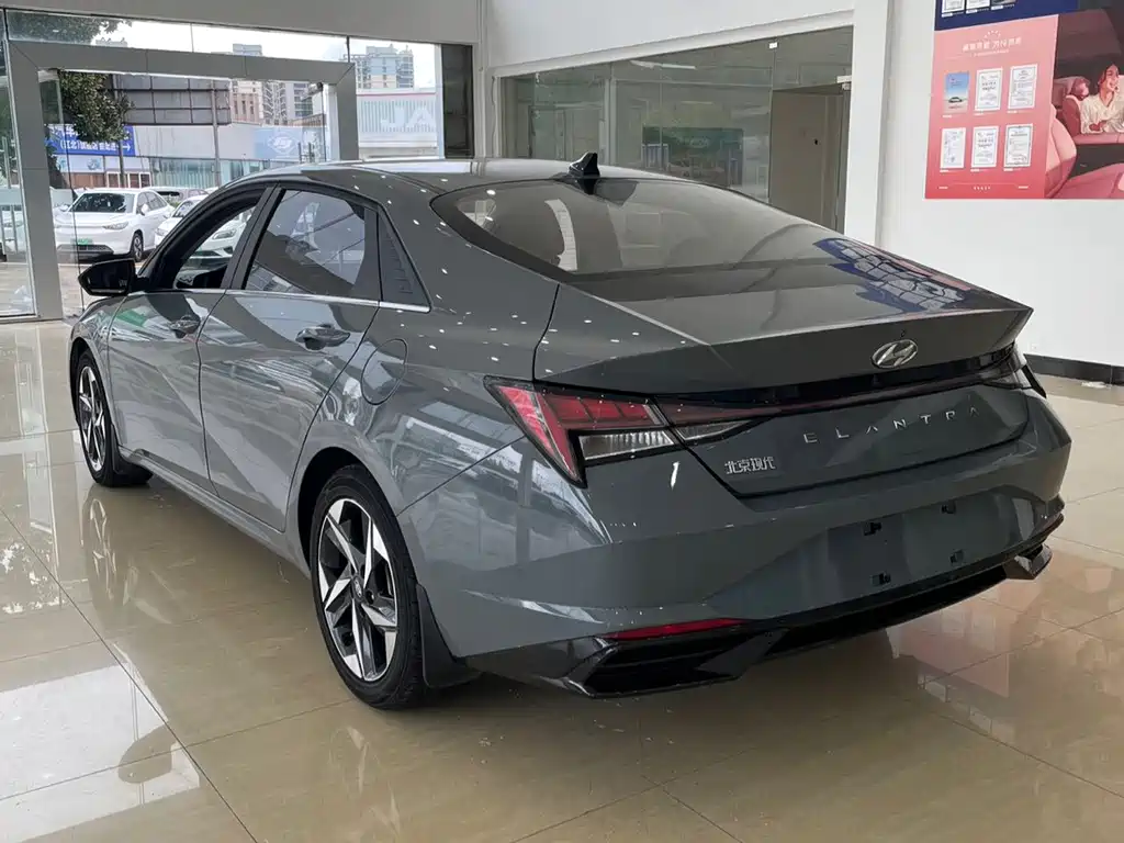 Hyundai Elantra 2022