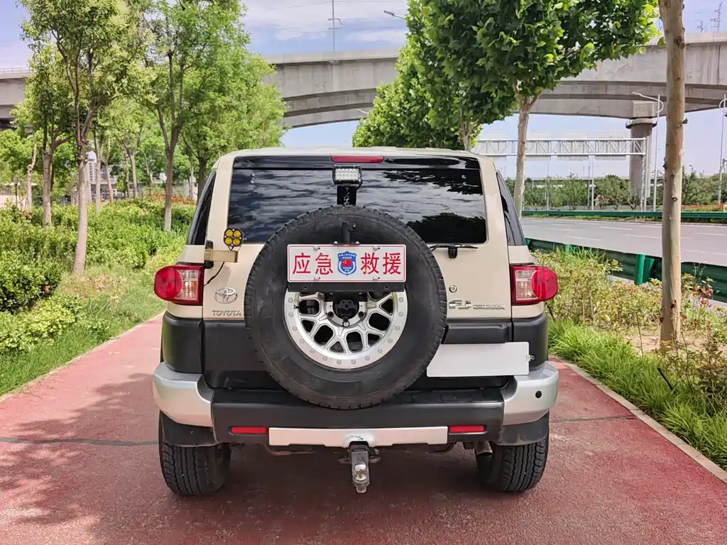 Toyota FJ Cruiser 2018 — фото 6
