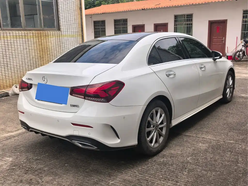 Mercedes-Benz A-Class 2023 — фото 5