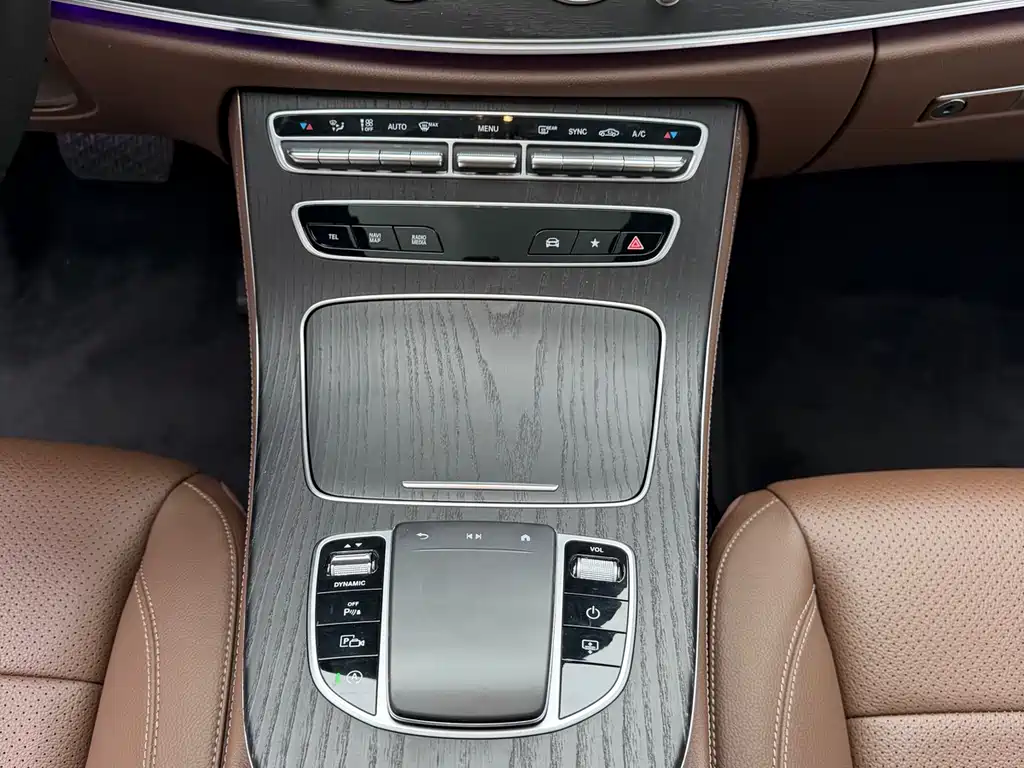 Mercedes-Benz E-Class 2021 — фото 21