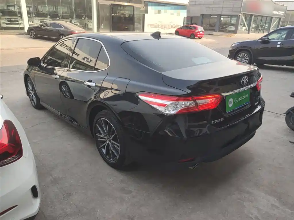 Toyota Camry 2023 — фото 5